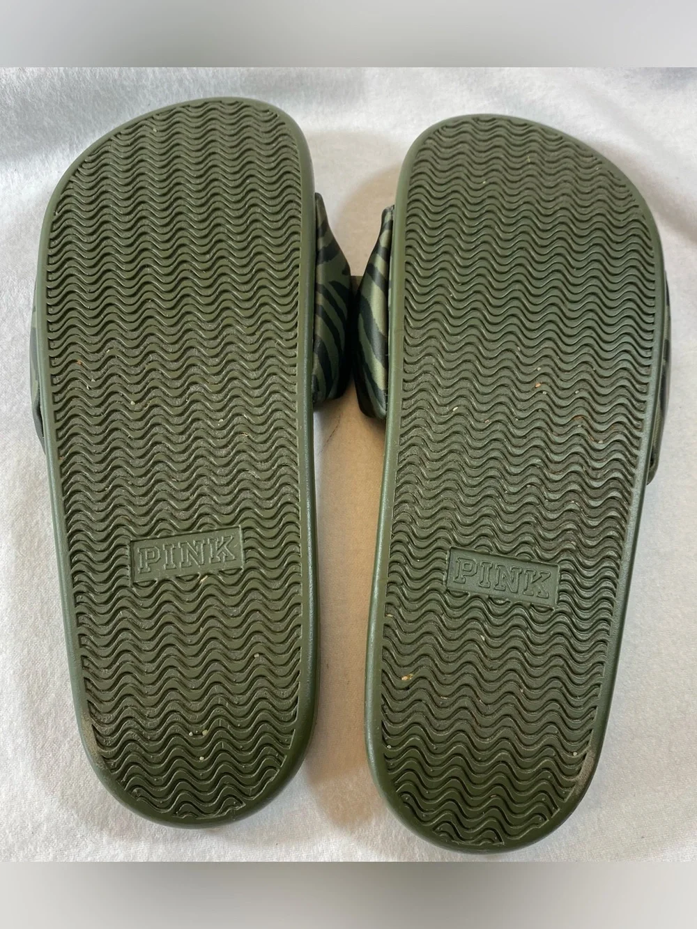 Victoria Secret PINK Women’s Olive Green Slide Sandals with Knotted Zebra Bow - Picture 5 of 5
